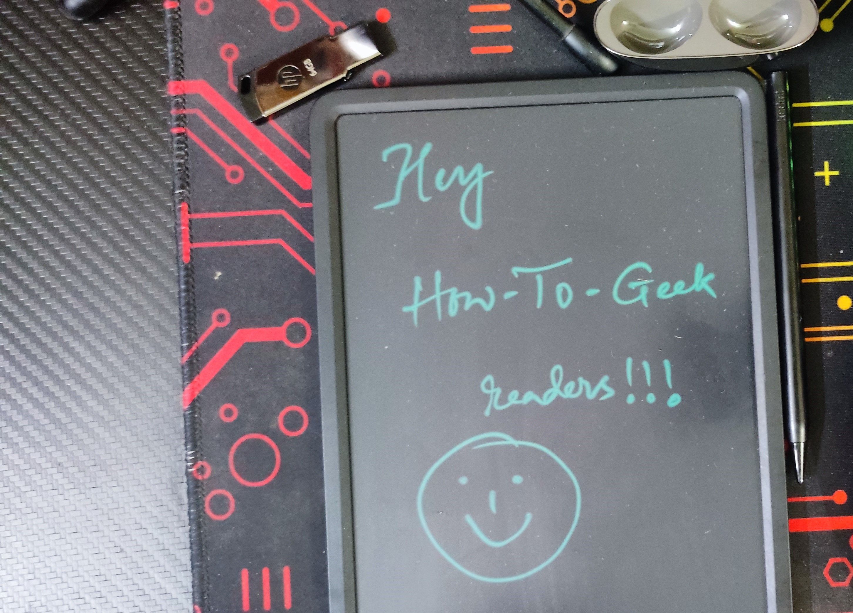 LCD Doodle Pad Saying Hi to Geek Readers